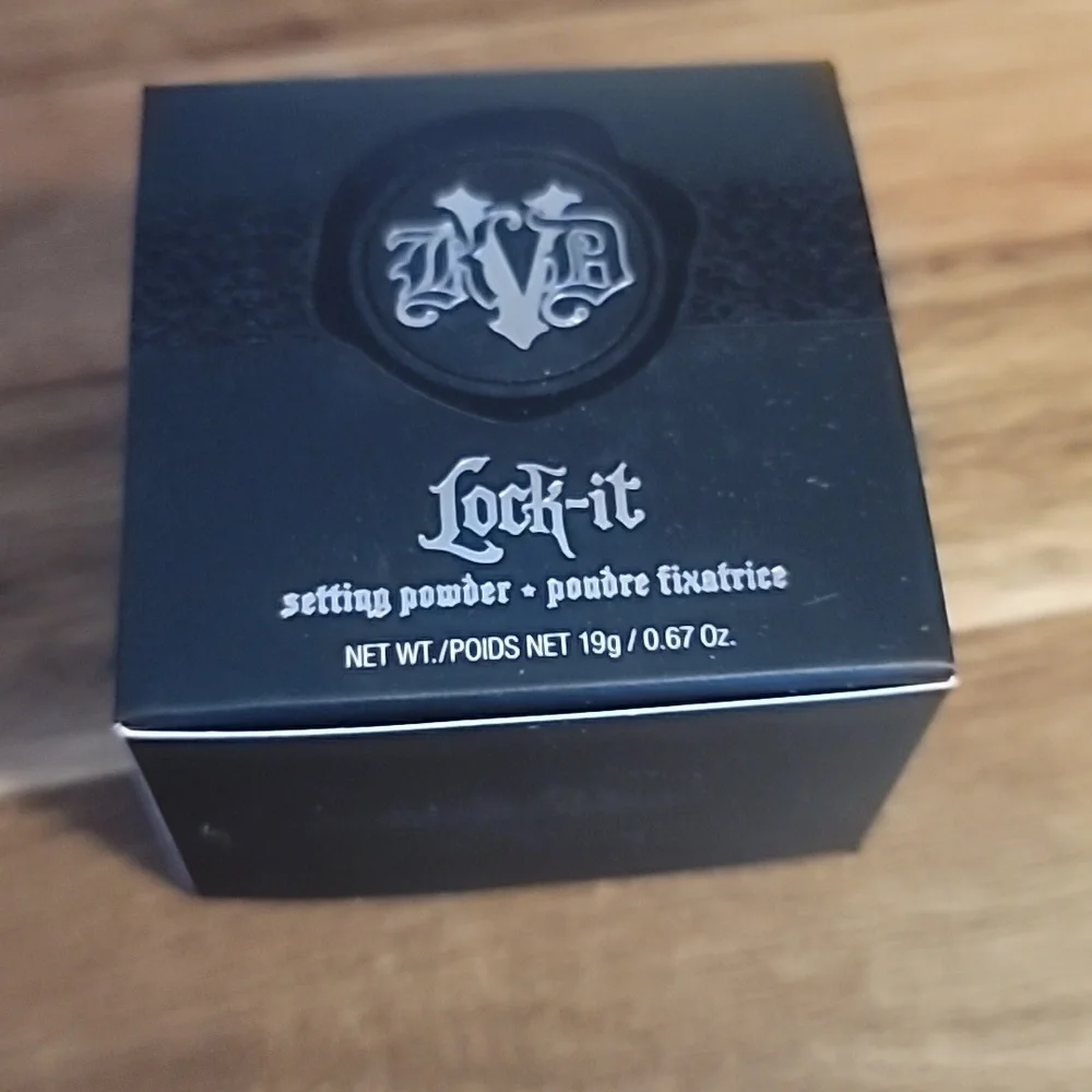 NIB KAT VON D LOCK-IT SETTING POWDER - Picture 6 of 12